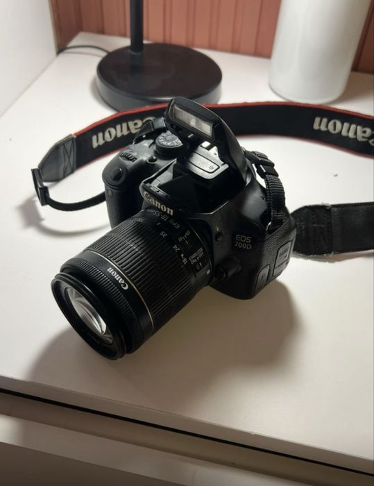 Canon 700D в хорошем состоянии
