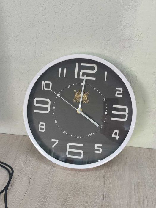 Devorga ilinadigan soat