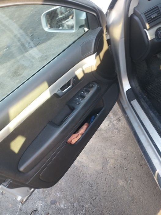 Dezmembrez audi A4 B6 2.0tdi Blb