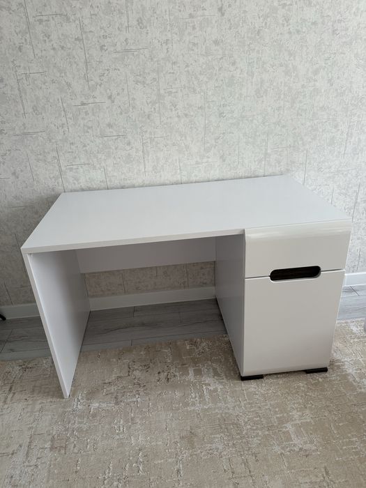 Детская парта, письменный стол