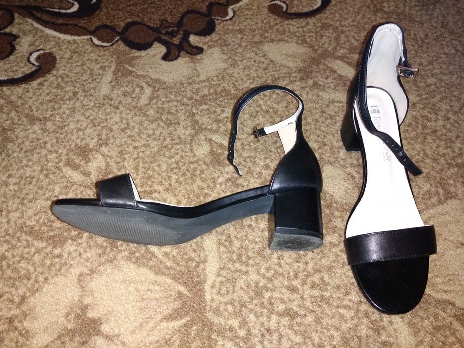 Дамски сандали на марката Тенденз