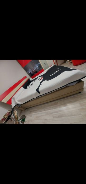 Голяма спалня с матрак и гардероб