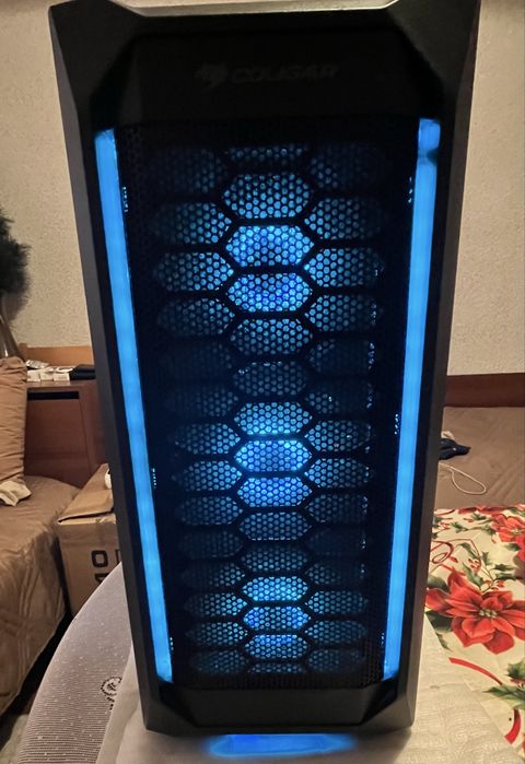 Продавам геймърски компютър AMD Ryzen 5 5600 / RX 6600 8GB / 16GB RAM / 1TB SSD