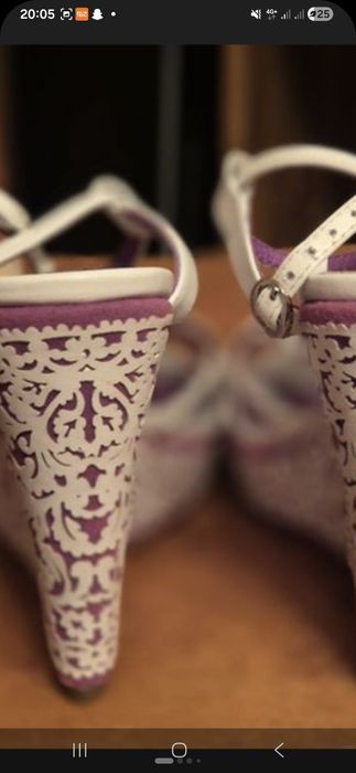 Продам BASCONI босоножки в идеальном состояние