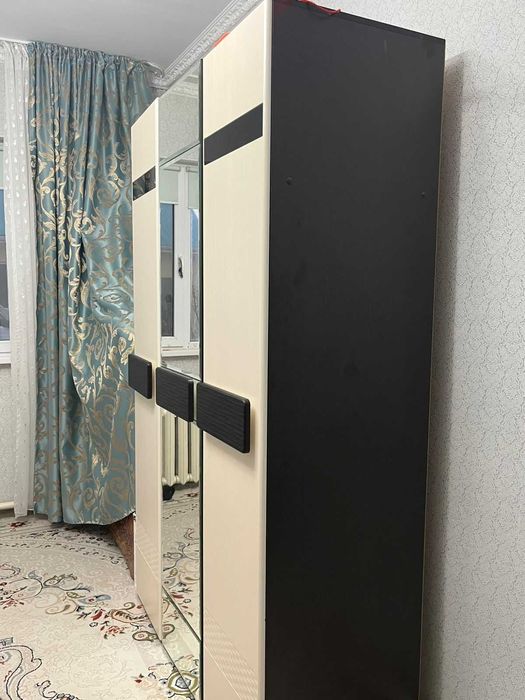 З - дверный шкаф с зеркалом