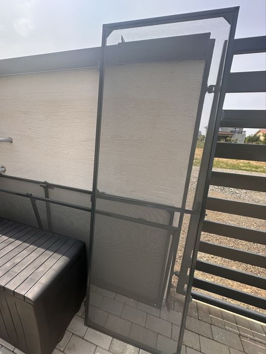 Plase insecte cu balamale