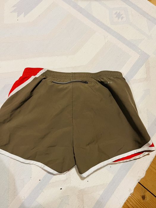Pantaloni scurti alergat, maieu NIKE XS (si nou)