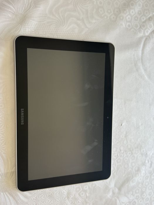 Samsung Tab 10.1 16 гб 2011 года