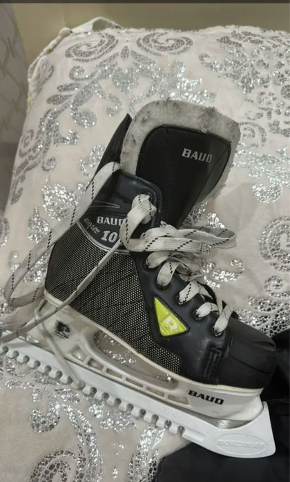 Продам коньки