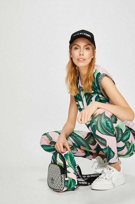 Дамска блуза  ADIDAS ORIGINALS  размер  36/38 ЧЕРЕН ПЕТЪК