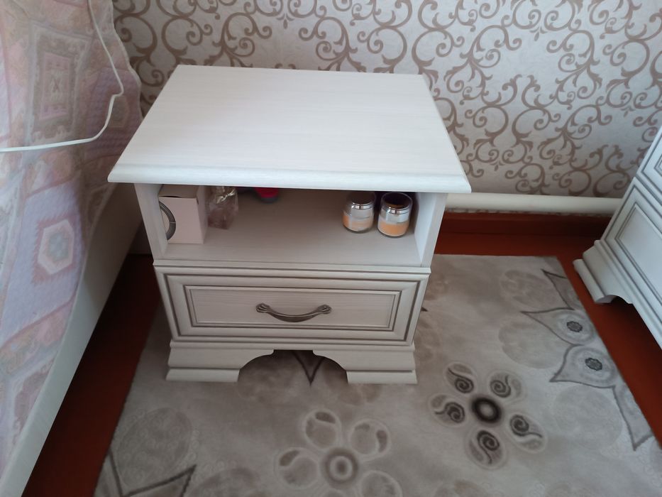 Продам белорусский спальный гарнитур.