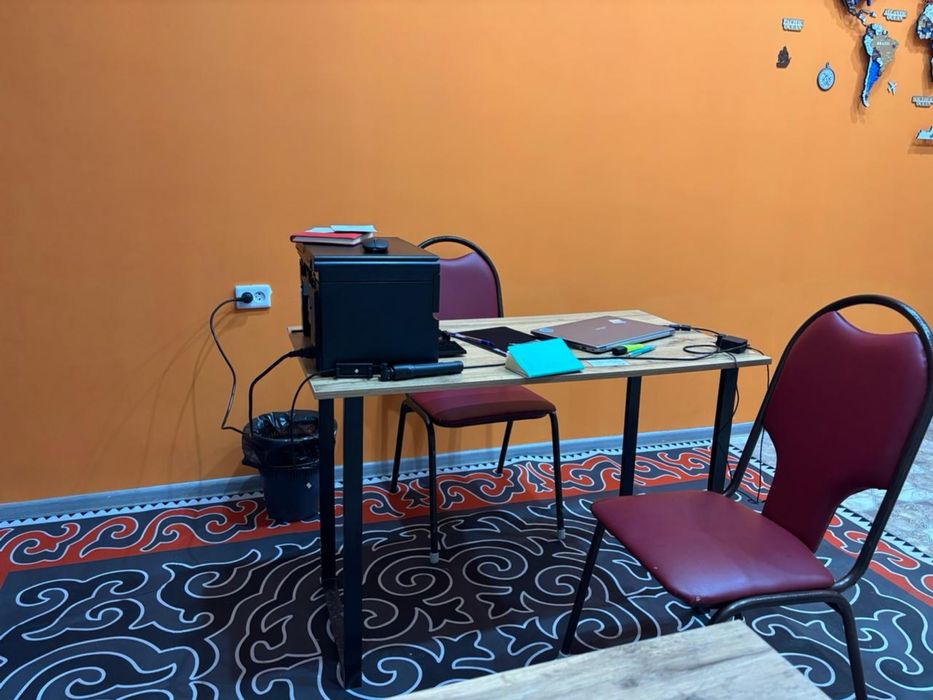 Сдаю место в офисе под услуги визы/стразования и другое