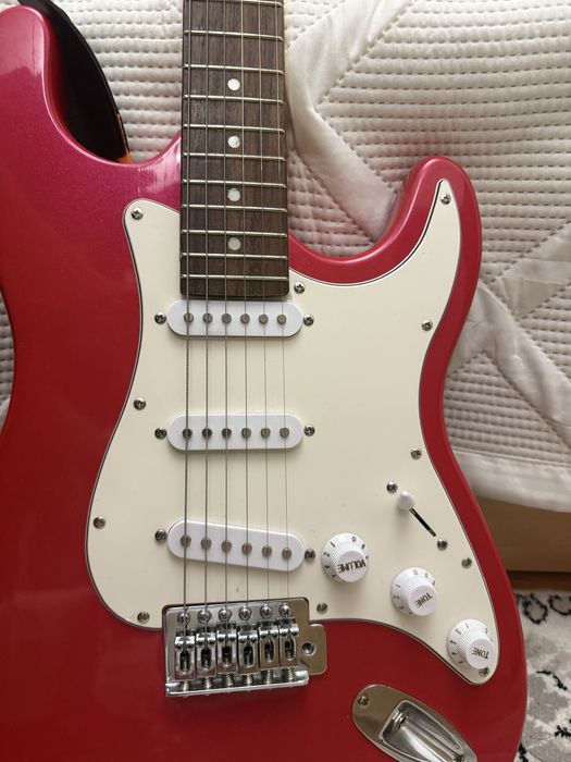 Электро гитара за 30к