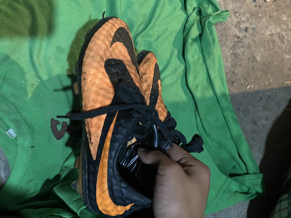 Бутсы Hypervenom R39