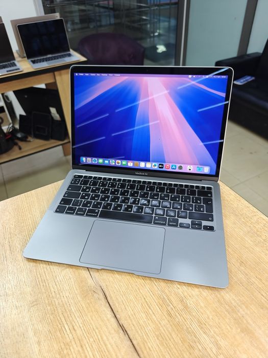 MacBook Air 13 | Core i3 | 2020 | 8/256гб | Retina