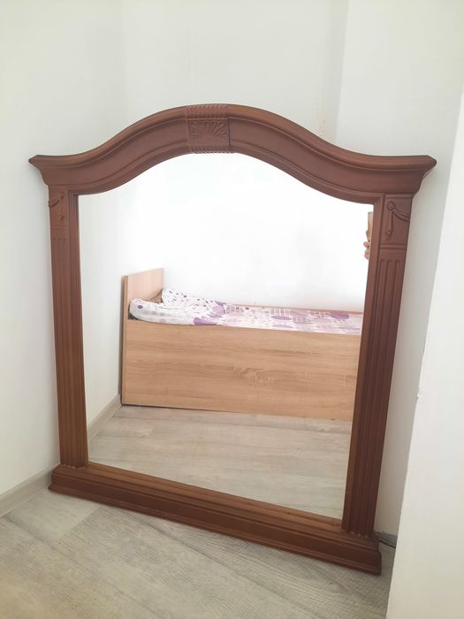 Зеркало  стенный