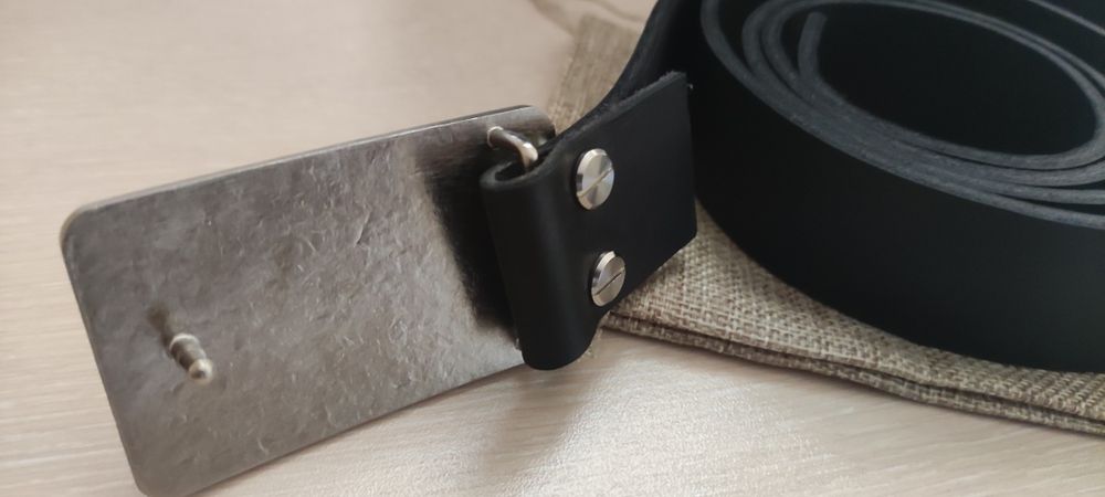 Продава ръчно изработен мъжки