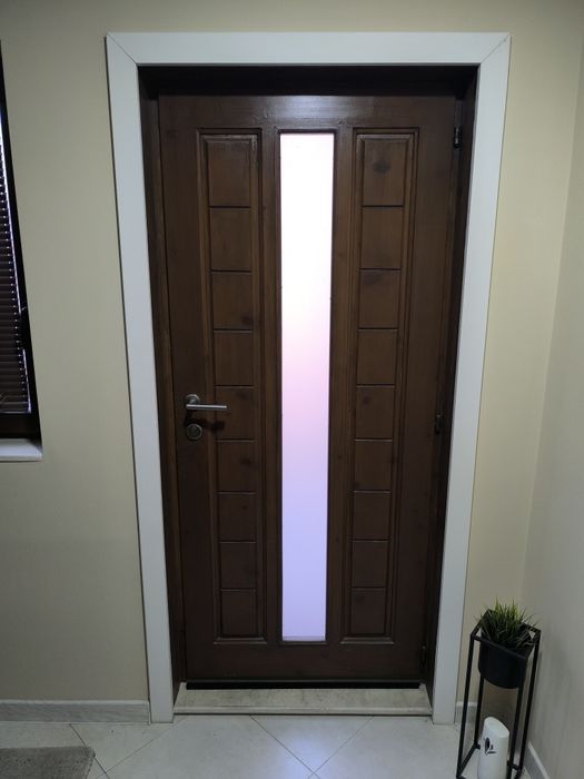 Входна дървена врата 90/200