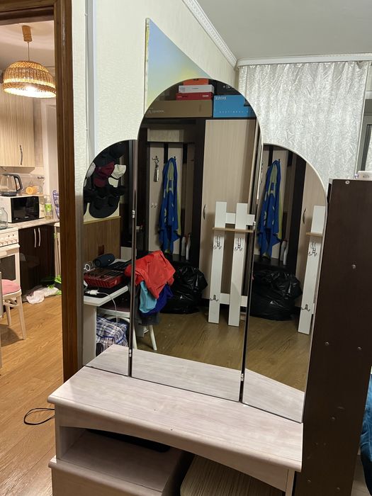 косметический стол розовый с зеркалом