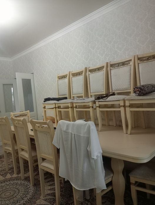 Продается стол и стулья