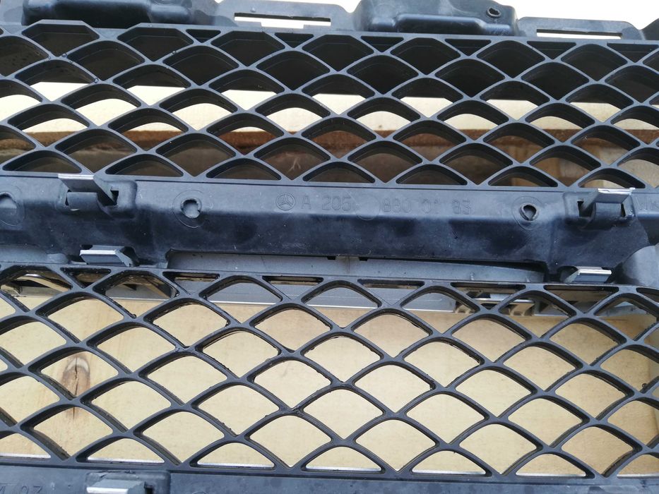 Предна решетка за w205