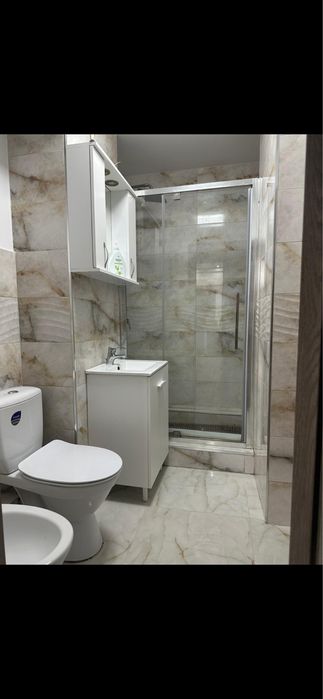 Inchiriez apartament 3 camere