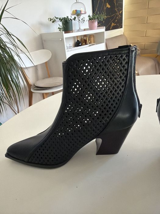 Botine negre din piele LiuJo