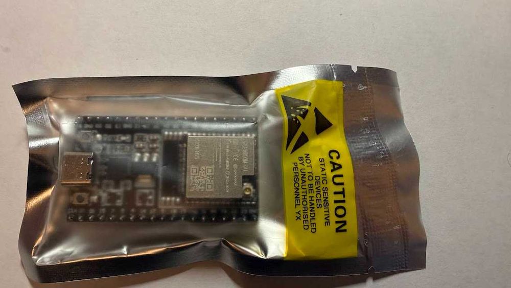 ESP32 с цокъл за външна антена