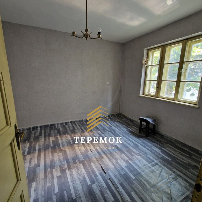 Продава се Етаж от къща в Шумен, Център - 60 кв.м за 1352 €/кв.м - Снимка #2