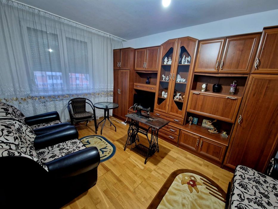 Vand apartament zona calea romanului