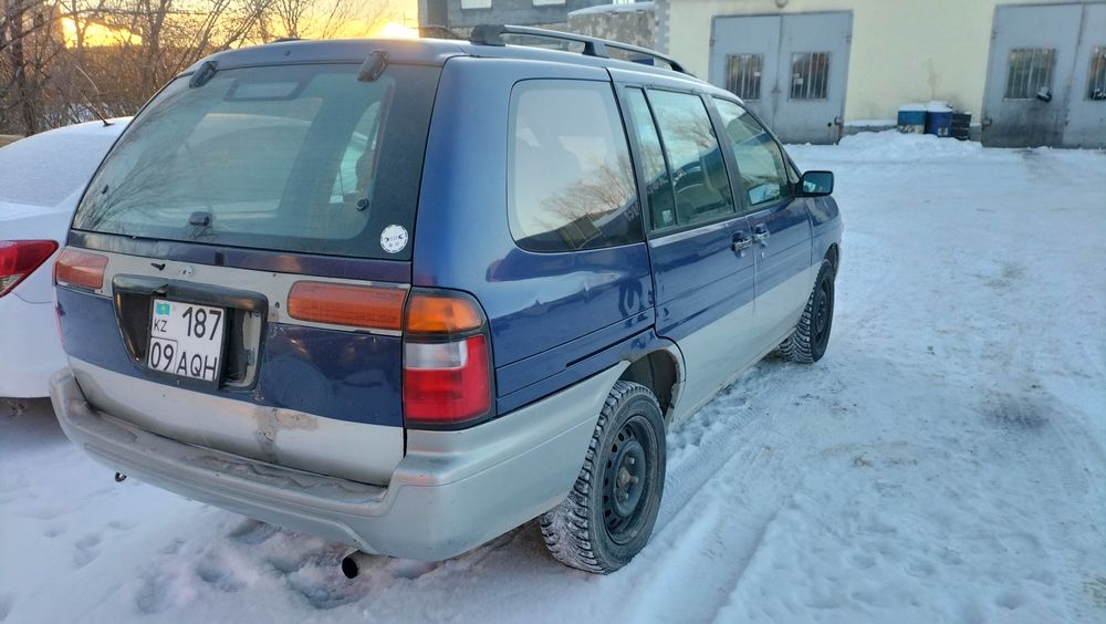 Продам Ниссан прайр джой (мини вен).