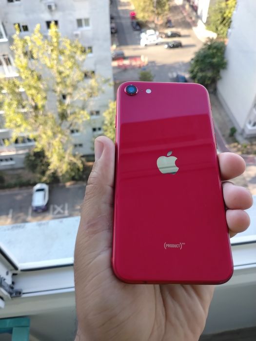 iPhone SE 64GB RED – stare foarte bună, fără zgârieturi