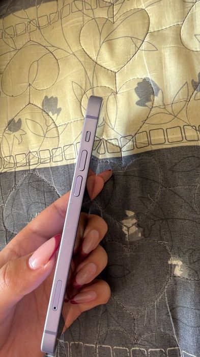 Продам Iphone 12