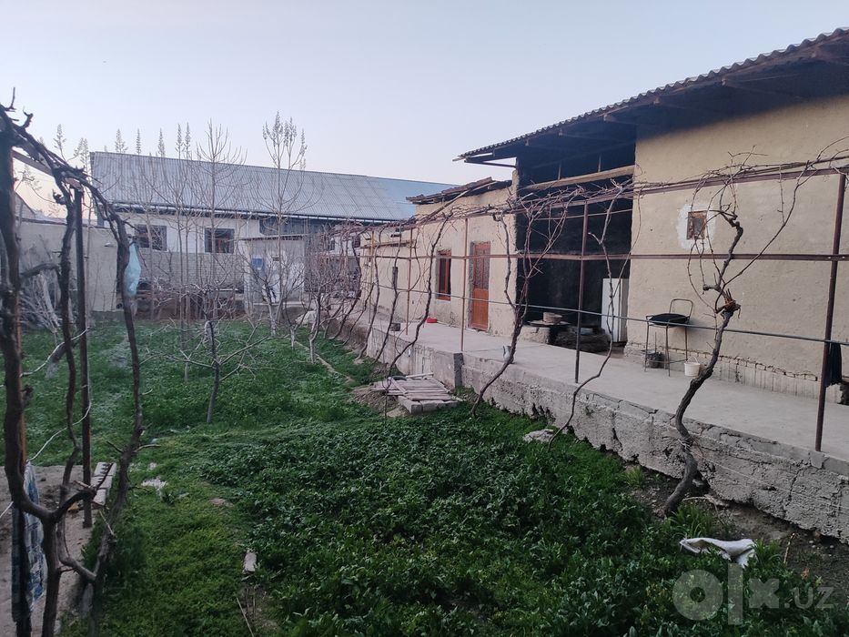 Uy sotiladi  5ta xonasi bor