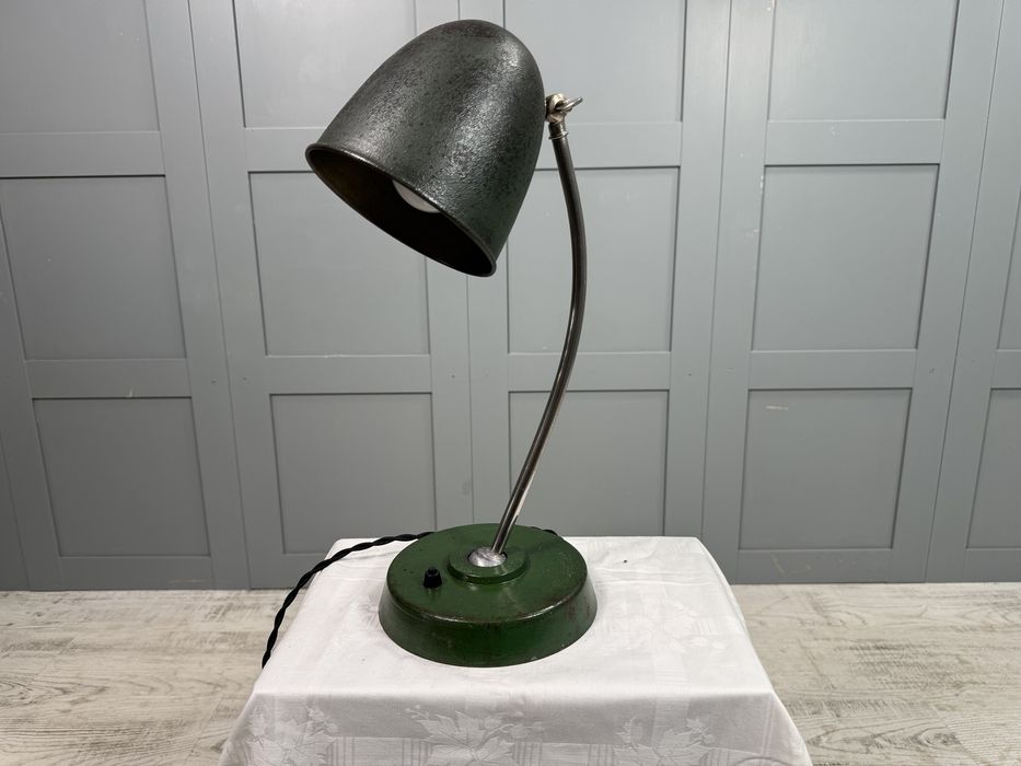 Винтидж Bauhaus настолна лампа Р480