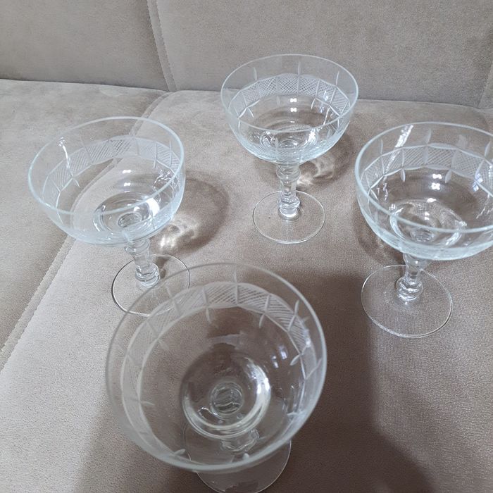 Set 4 pahare din cristal – elegante și rafinate
