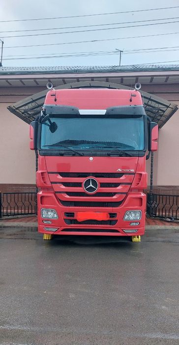 Мерсадес грузовик