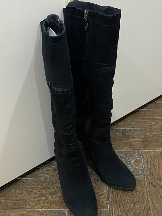 Срочно продам зимние сапоги