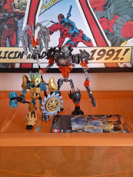 Lego Bionicle Mask Maker vs Skull Grinder 70795 Set