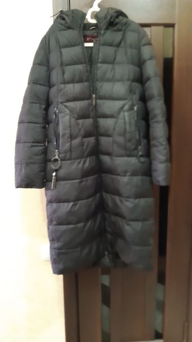Продам курточку с капюшоном.