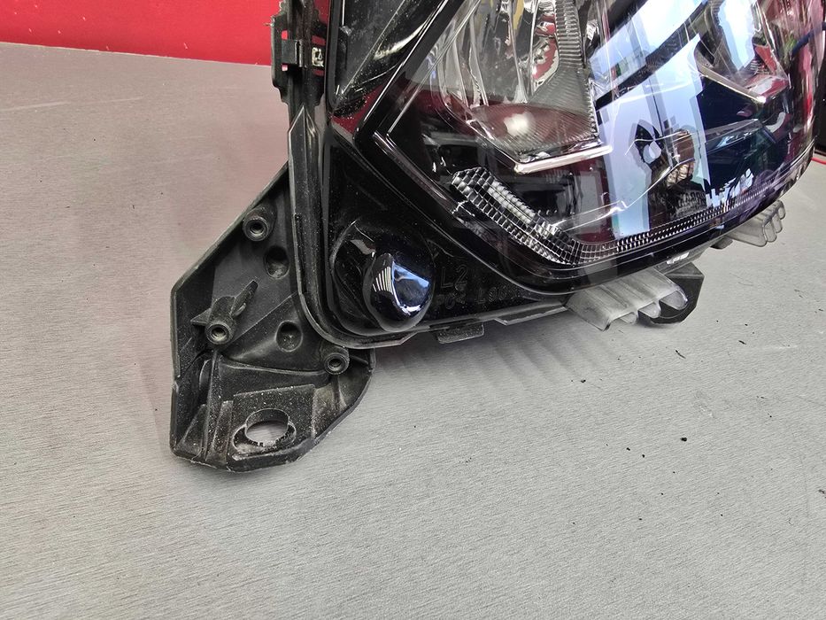 Оригинален  фар  Пежо 208  Peugeot 208  2008 full Led