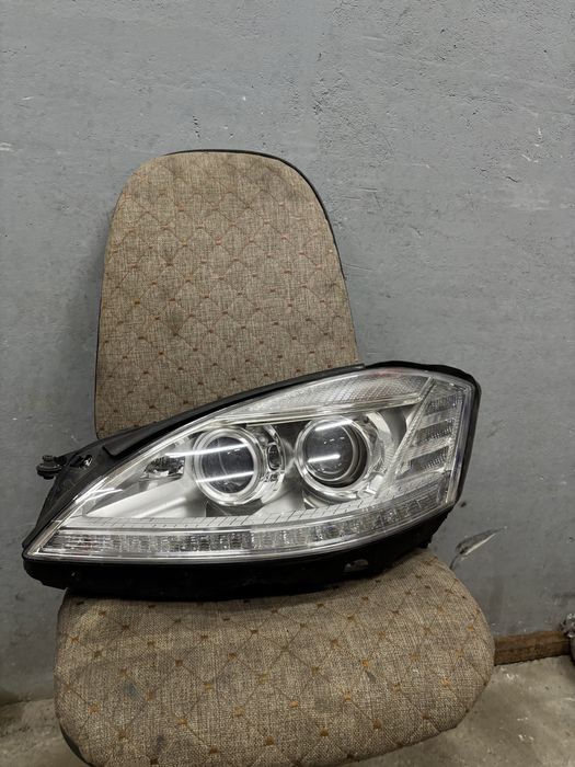 W221 фара левая