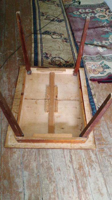 Стол сотилади мустахкам