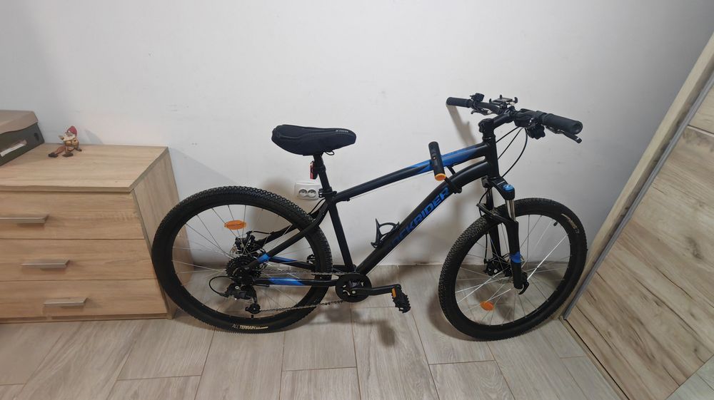 Bicicleta aproape noua