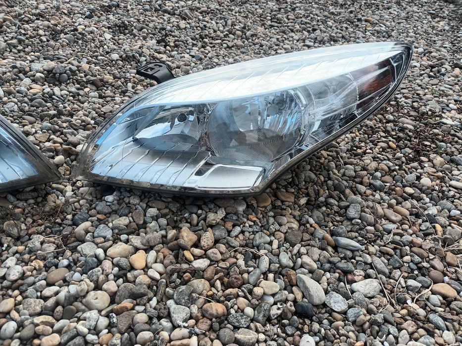 ляв и десен бял фар за рено меган 3 08-13 RENAULT MEGANE III