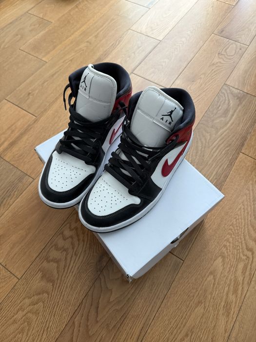 ОбувкиJordan 1 Mid