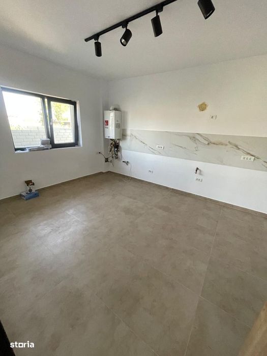COMISION 0|Casă Nouă cu 4 Camere | Potențial de Mansardare!