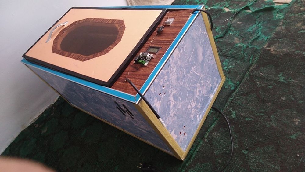 Инкубатор сотилади