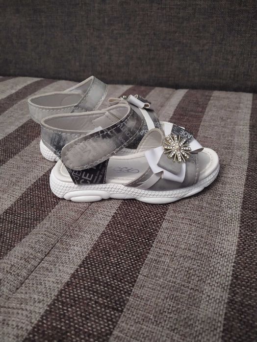 Продаются босоножки на девочку