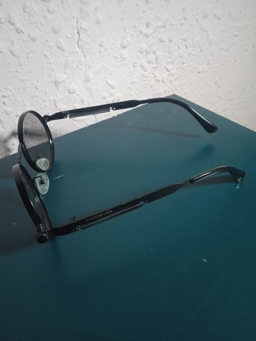 Солнцезащитные очки.